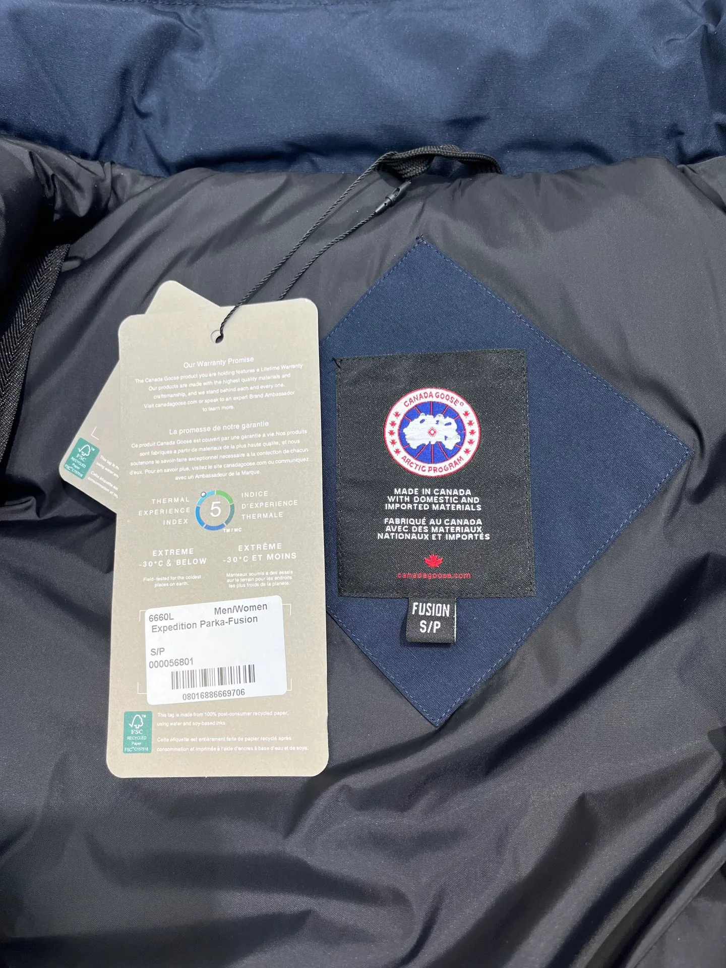 P840 Canada goose🌟 Canada Goose 07 models All in stock, 6 colors, I will never stop stocking this winter All original factory customization All details strictly required have been corrected since the beginning of this year Detachable fur collar! The workmanship and wiring are very straight! A big goose is enough for a winter. Size: 1. 90% white duck down from a conscientious manufacturer (some people brag about their own goose down, please search it on your own. Goose down is warmer and less fluffy than duck down, so good down jackets are all white duck down. There is no such thing as white goose down) 2. Upgraded fabrics with moderate hardness, waterproof, windproof and anti-fouling (Arctic Tech fabrics imported from South Korea are not comparable to fabrics dyed by some small workshops) 3. YKK No. 10 authentic zippers (Japanese customized YKK zipper, silky smooth, not stuck, officially designated) 4. Western Canadian wolf hair (Wolf hair is divided into eastern, central, and western. Western wolf hair is light in color, dense, and has good thermal insulation effect. It is the genuine Canada Goose grade) Let’s analyze and explain some details of the production 1. First, sew the liner and then fill it with down (some small factories and small workshops first fill it with down and then sew) Why? The technology is not up to par and the hardware conditions are not enough! ! ! For this step alone, we need to spend more time and money. 2. Filling the inner tank with down. We are all down filling machines to ensure that the down weight of each pill is the same. There is a video (small factory, small workshop is stuffed by hand). Why? The hardware conditions are not enough. A machine costs more than 100,000 yuan. Small factories simply cannot buy it. This means that the weight of the down in each liner cannot be guaranteed, and the warmth of high-end down jackets cannot be guaranteed. 3. For the needles of the sewing machine, we all use the top-notch No. 7 needles (small factories all use No. 10 needles). The finer the needle, the finer the needle eye, which reduces the risk of velvet and velvet running. 4. Wolf fur collar We are all spliced in whole or in large pieces (small factories mostly use broken pieces) The warmth retention of wolf fur is very good, but the splicing of scraps cannot guarantee the warmth. Color: Black, white, gray camouflage, sci-fi blue camouflage, green camouflage, sky blue, dark blue, cool gray, red. Professional Canada goose producers, we are enough this winter! We would like to sincerely thank everyone who buys our down jackets!  size：xs-xl